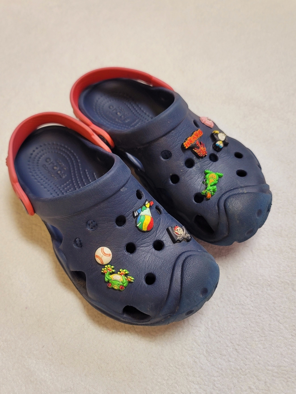 CROCS Kids Navy Clogs with Character Charms J2